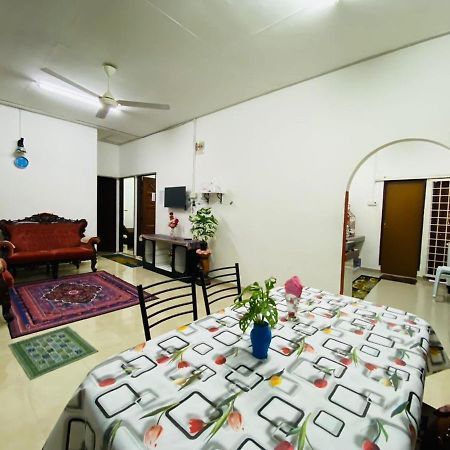 קואלה טרנגאנו Homestay Ummi מראה חיצוני תמונה